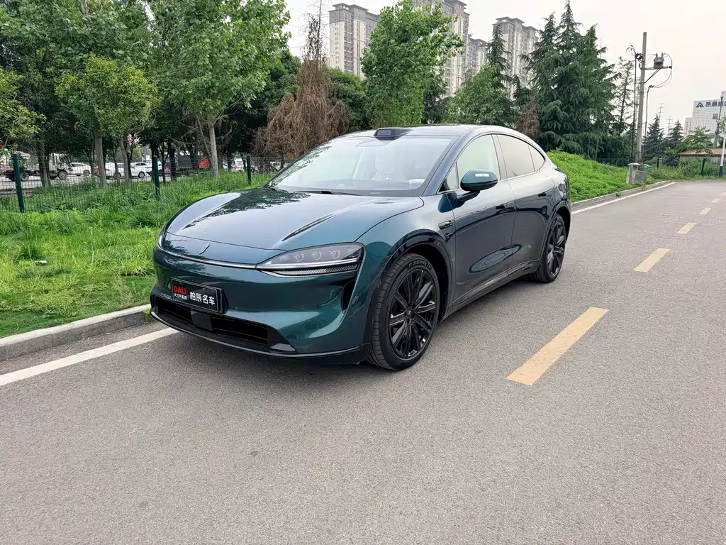 Luxeed Zhijie R7 2025