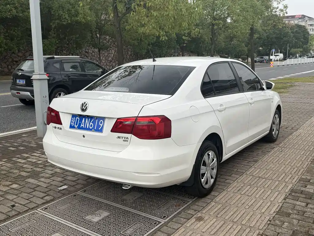 Volkswagen Jetta — миниатюра 7