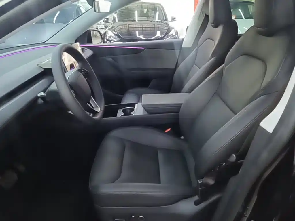 Tesla Model Y — миниатюра 15