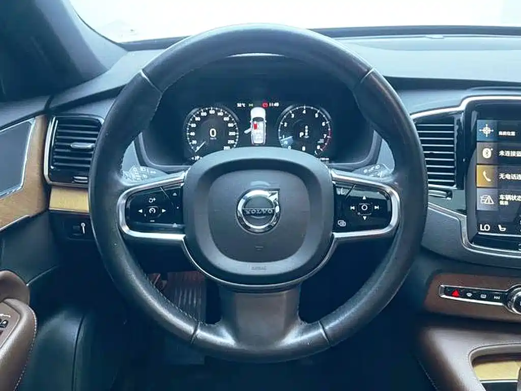 Volvo XC90 — миниатюра 5