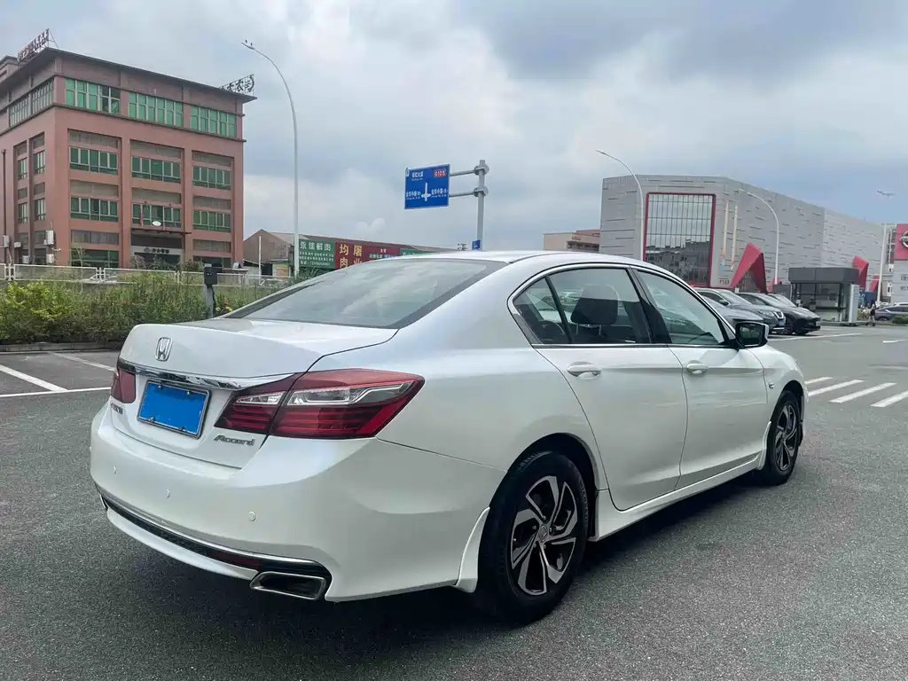 Honda Accord — миниатюра 11