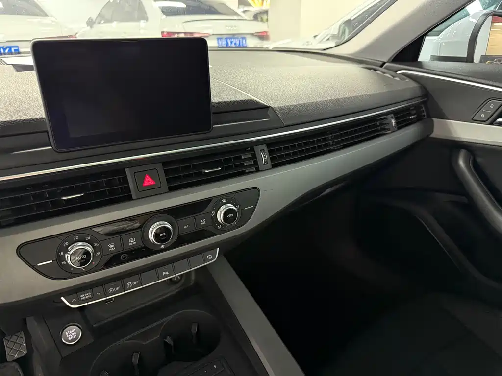 Audi A4L 2019 40 TFSI V