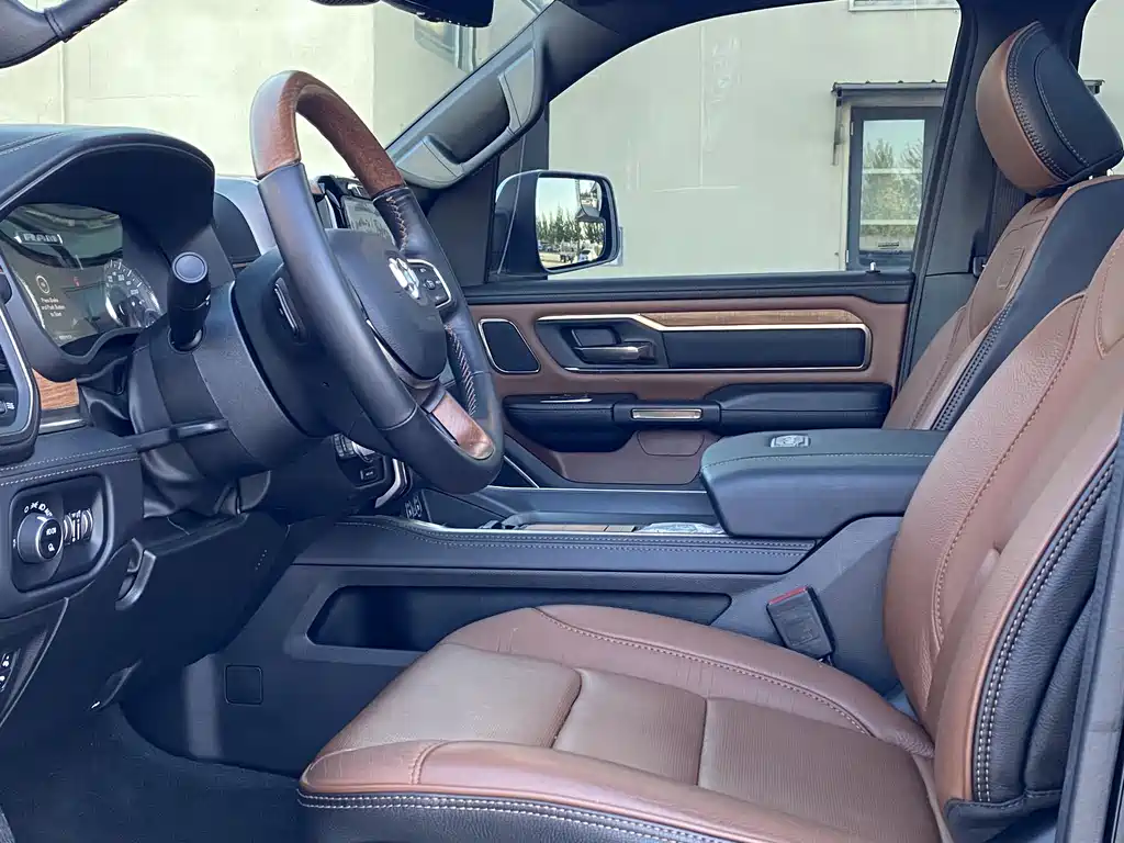 Ram Trucks 2024 5.7L AT
