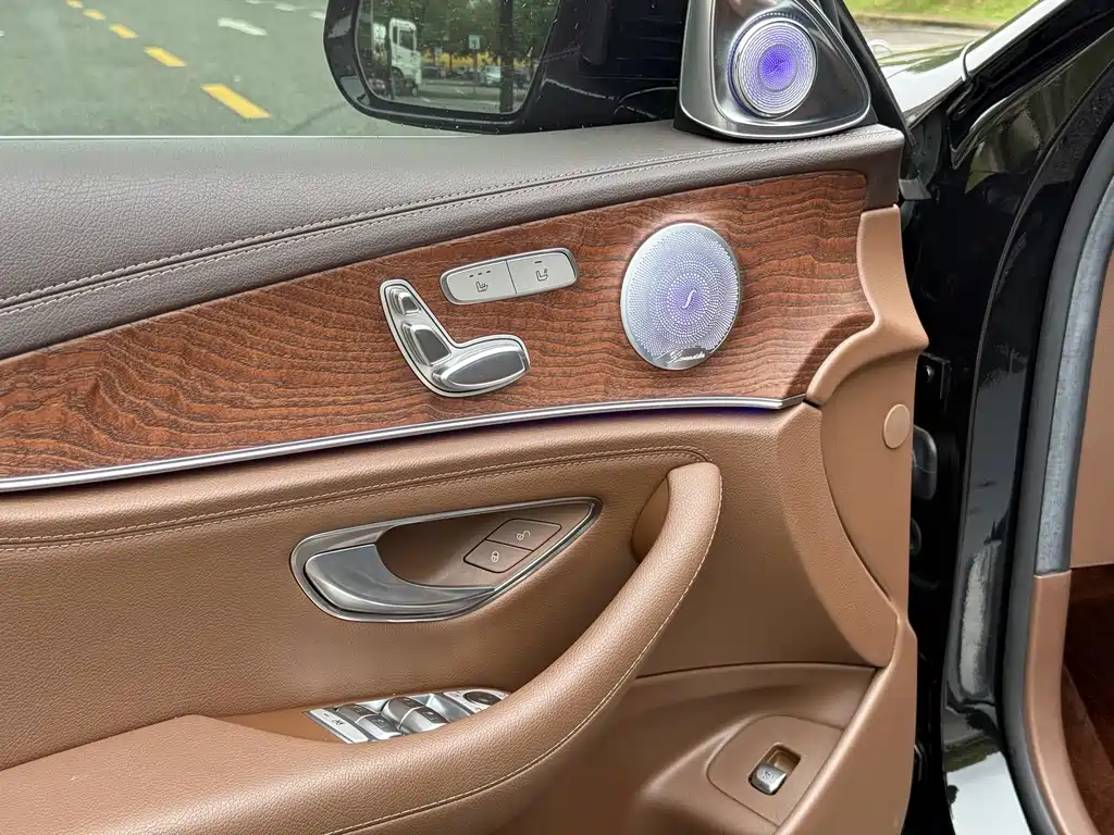 Mercedes-Benz E-Class — миниатюра 14