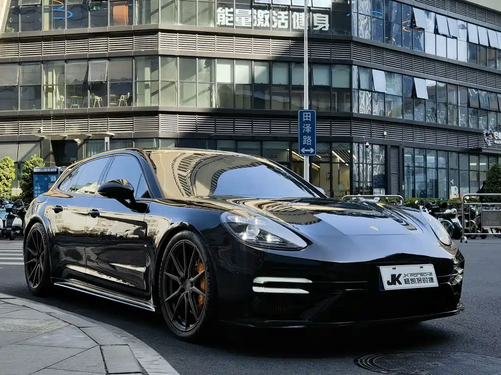 PORSCHE PANAMERA