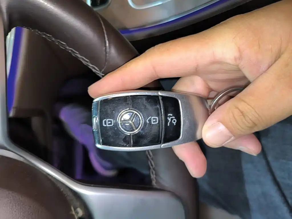 Mercedes-Benz E-Class — миниатюра 9