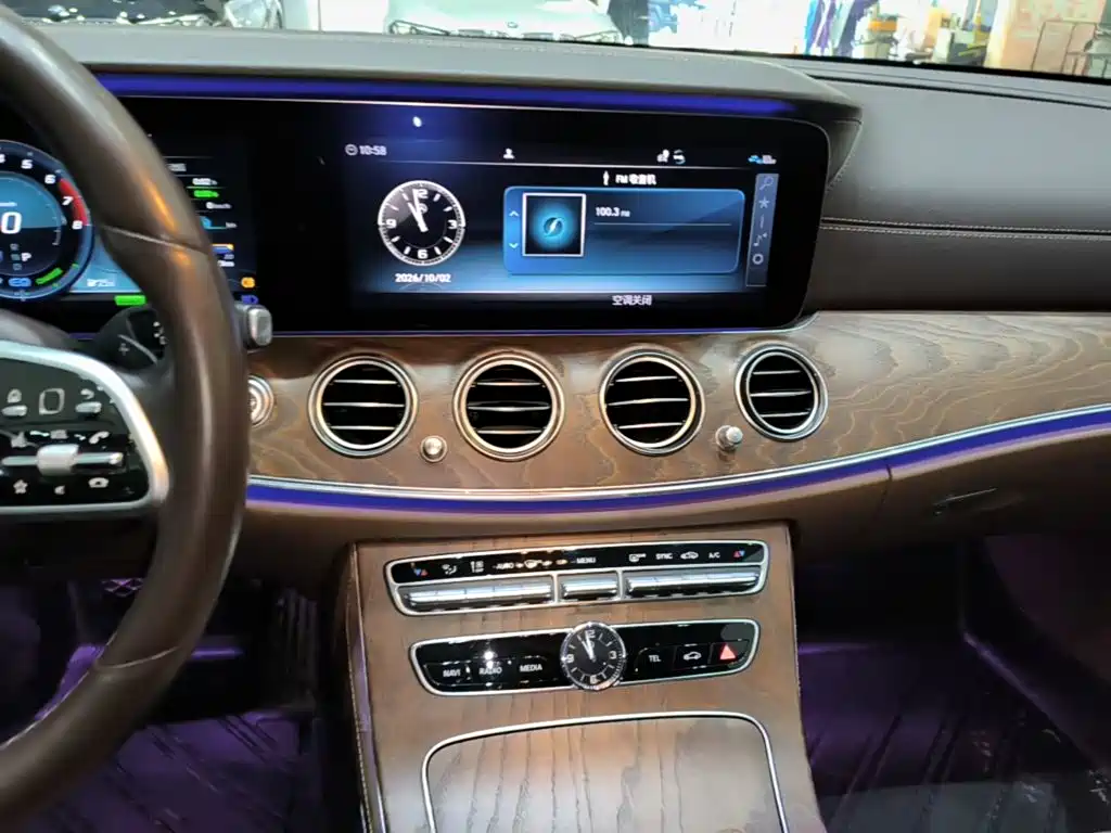 Mercedes-Benz E-Class — миниатюра 13