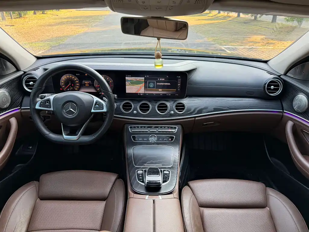 Mercedes-Benz E-Class — миниатюра 9