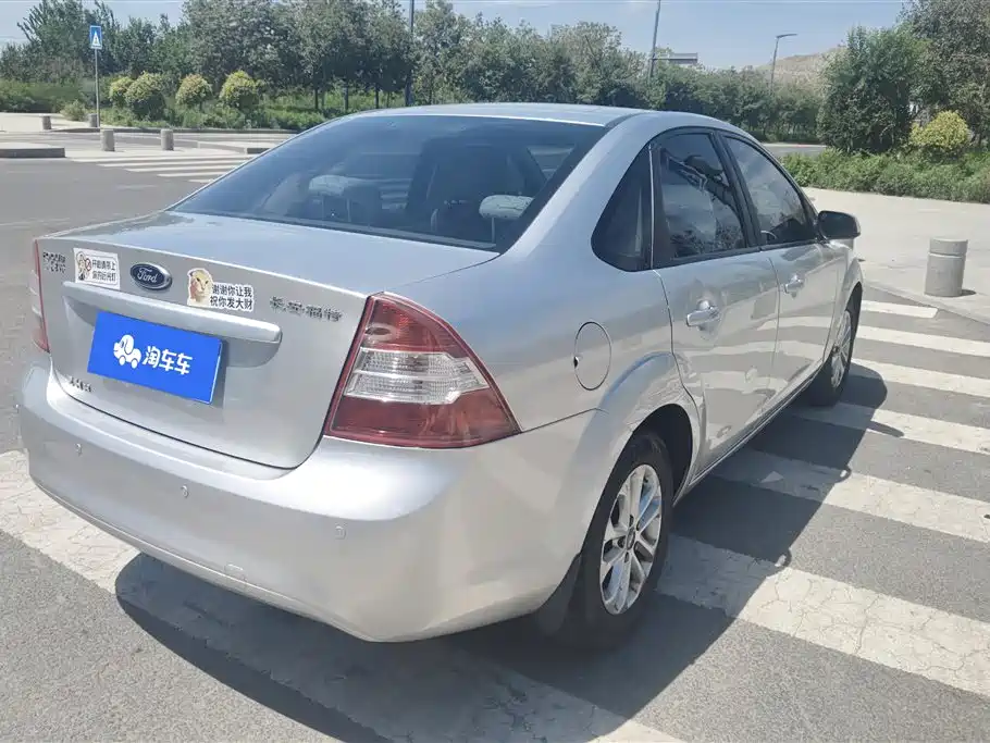 Ford Focus 2013 1.8L MT