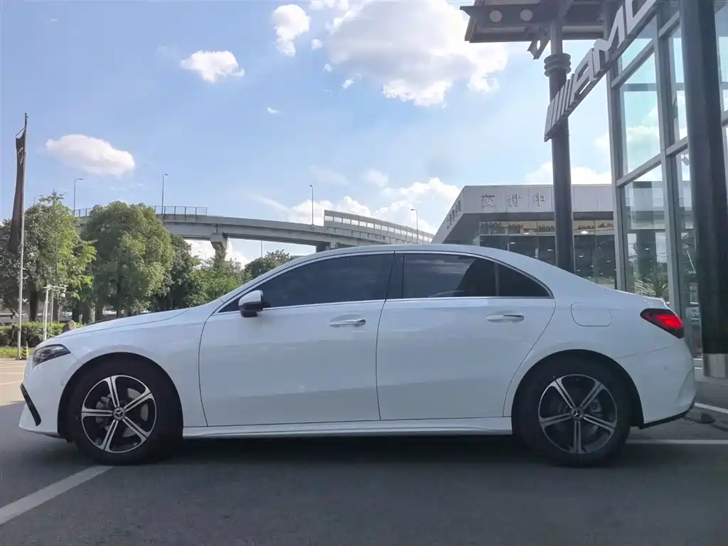 Mercedes-Benz A-Class A 2024 A 200 L Fashion