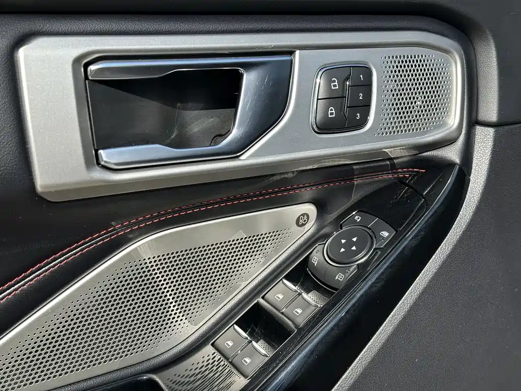 Ford Explorer — миниатюра 9