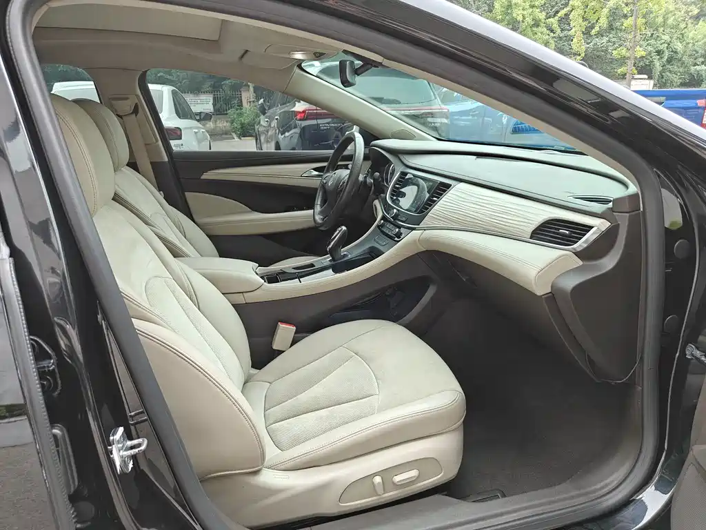 Buick LaCrosse — миниатюра 9