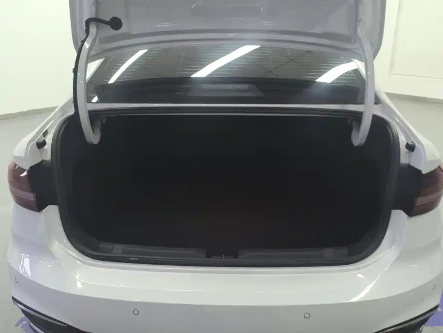 Volkswagen Lavida — миниатюра 4