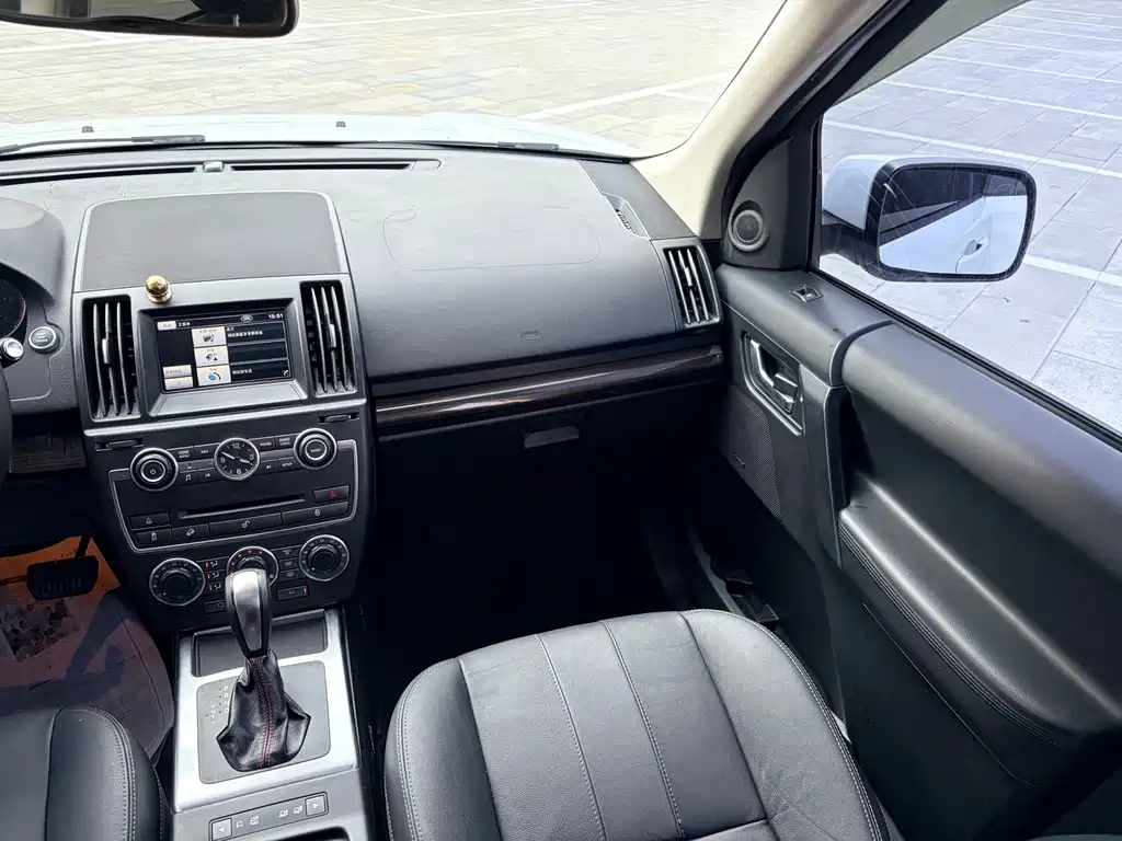 Land Rover 2 013 2.2T SD4 SE