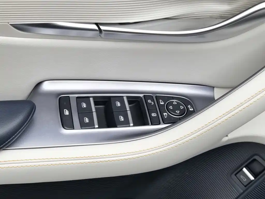 BYD PLUS New Energy — миниатюра 9