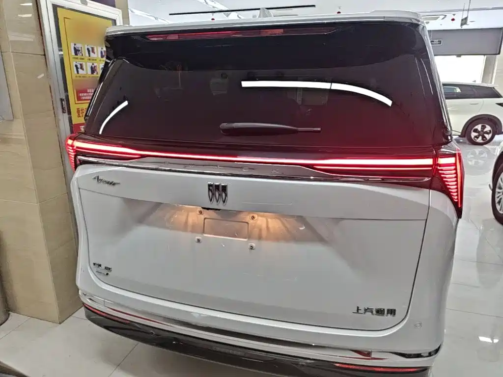 Buick GL8 Hybrid — миниатюра 6