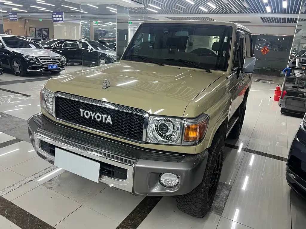 Toyota Land CruiserLC71