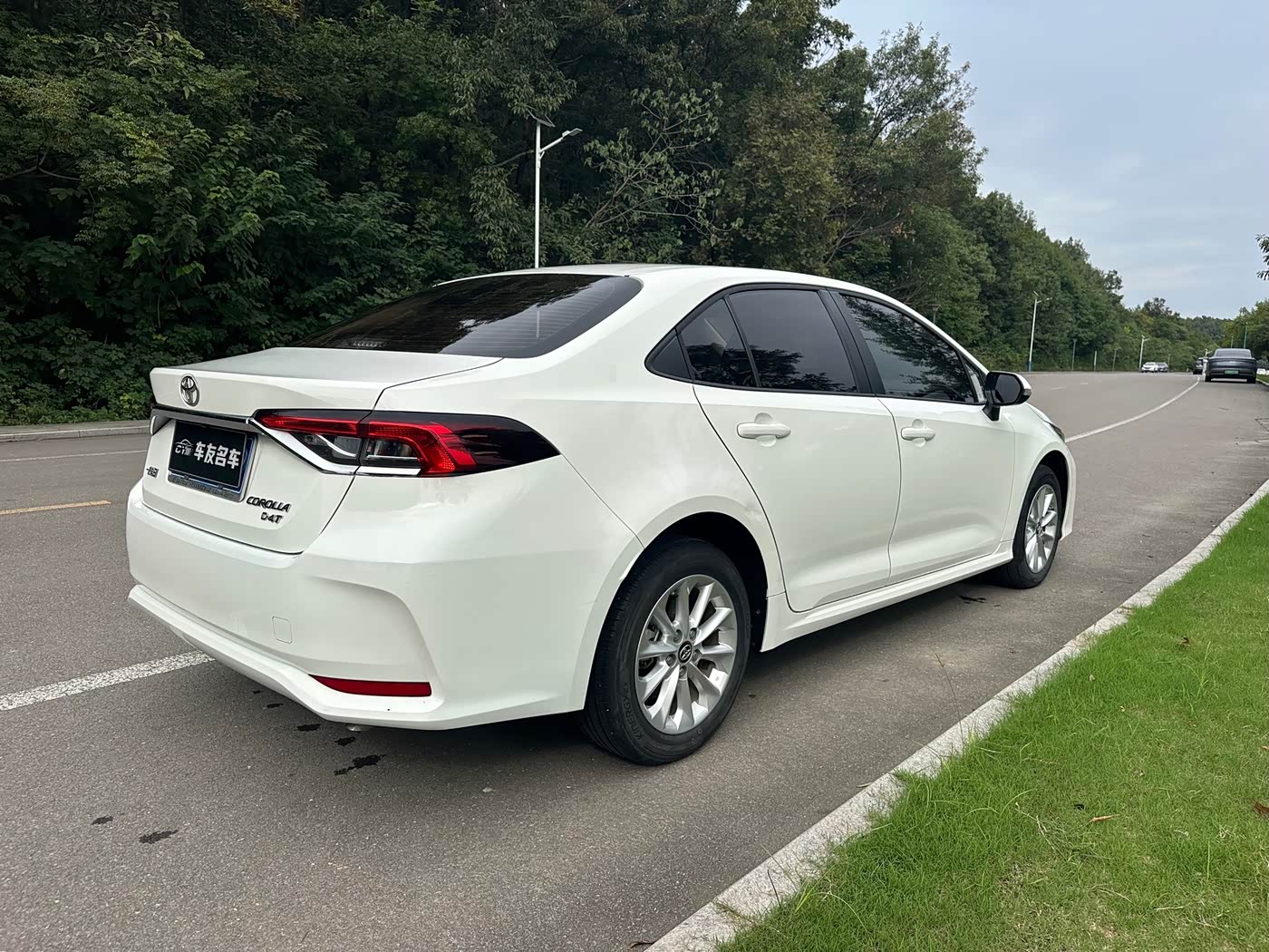 Toyota Corolla 1.2 л 2022 г. Белый, пробег 19000 км