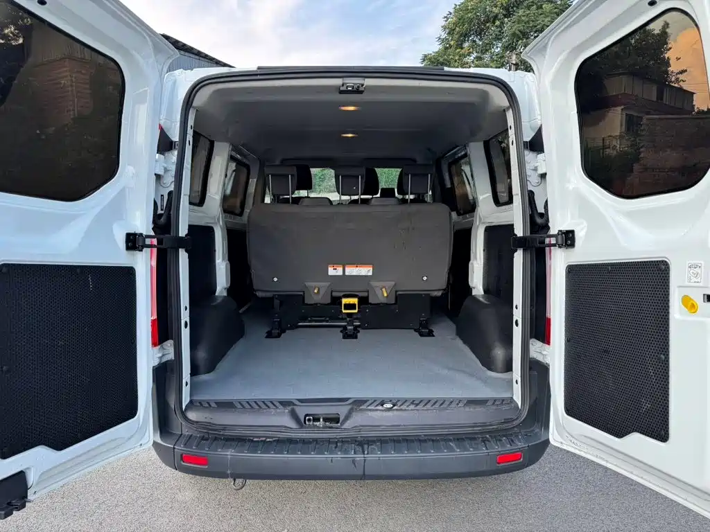 Ford Transit — миниатюра 7