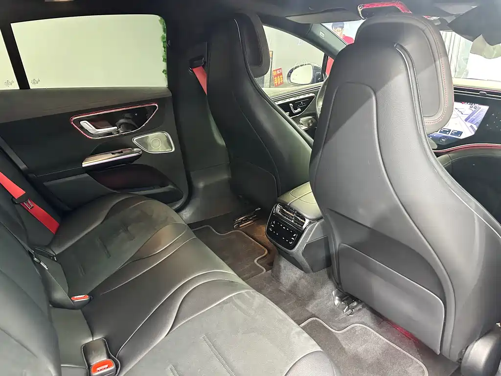 Mercedes-Benz EQE AMG — миниатюра 17