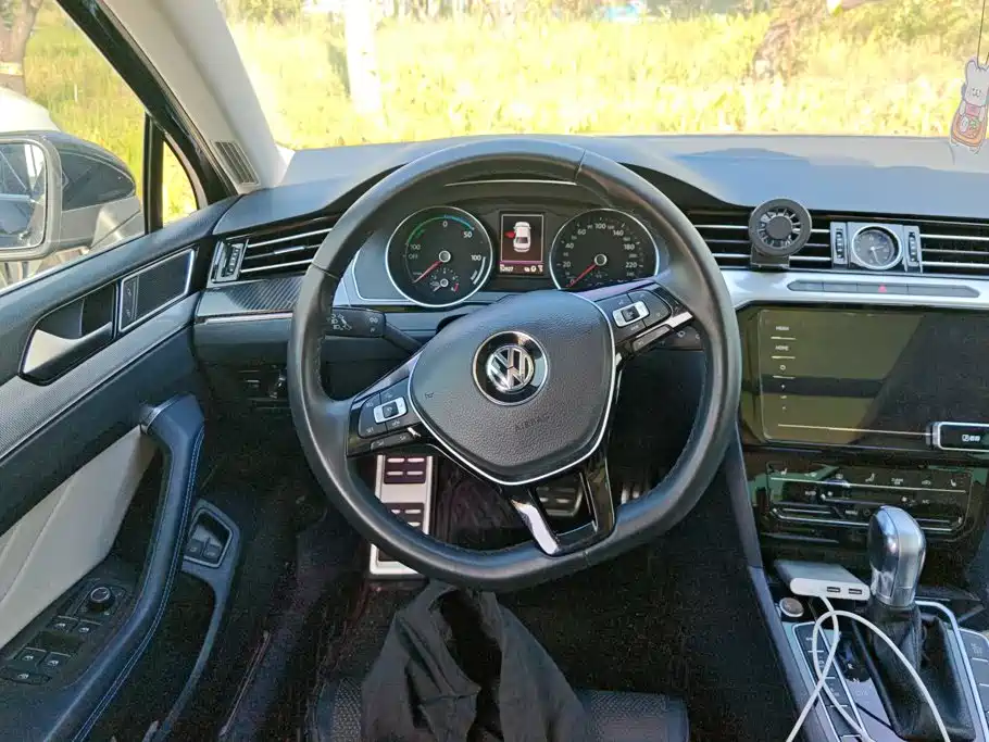 Volkswagen Magotan PHEV — миниатюра 15