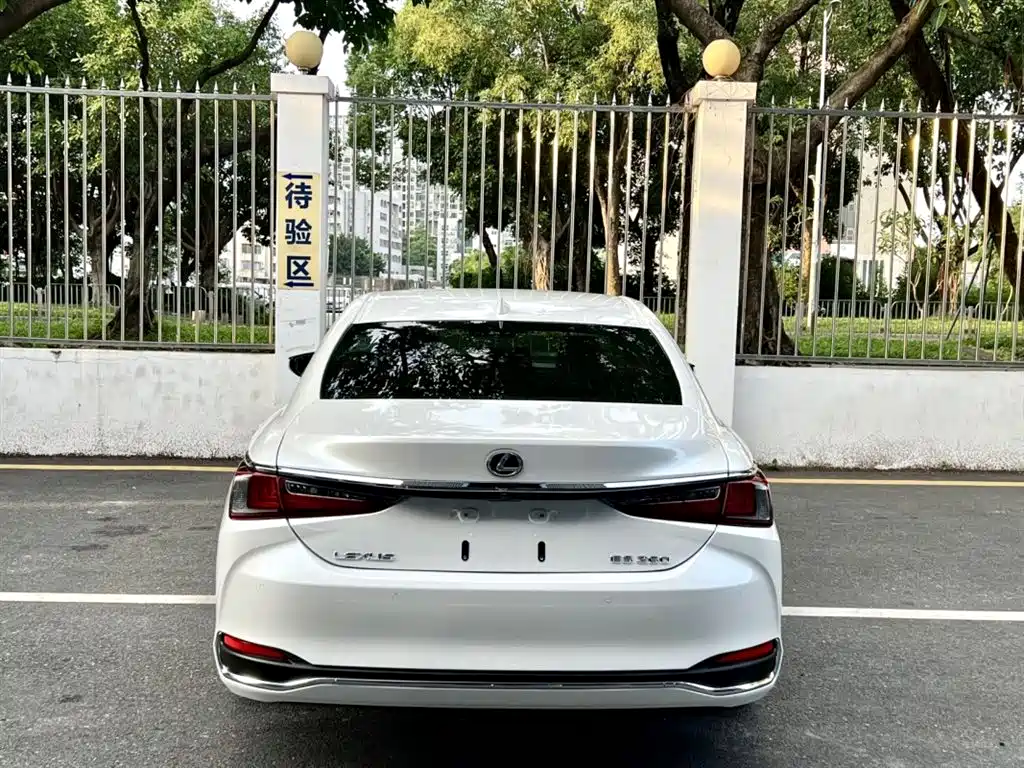 Lexus ES 2018 260 V