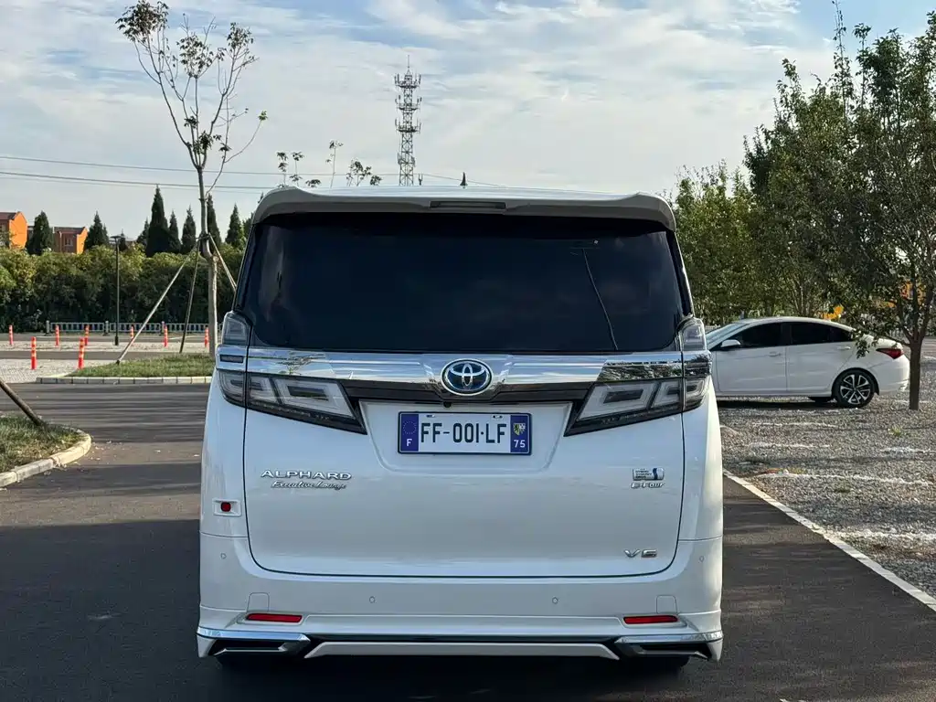Toyota Vellfire — миниатюра 8