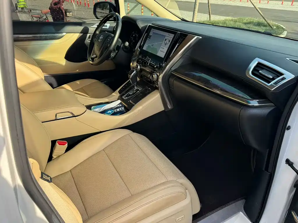 Toyota Vellfire — миниатюра 4