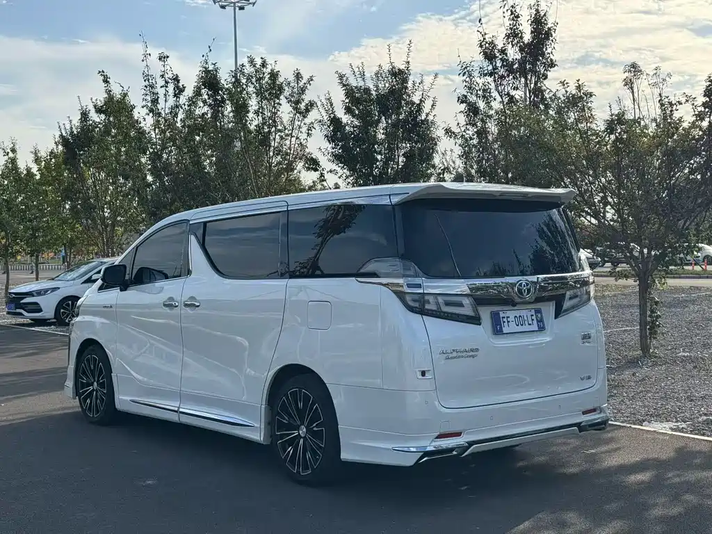 Toyota Vellfire — миниатюра 7