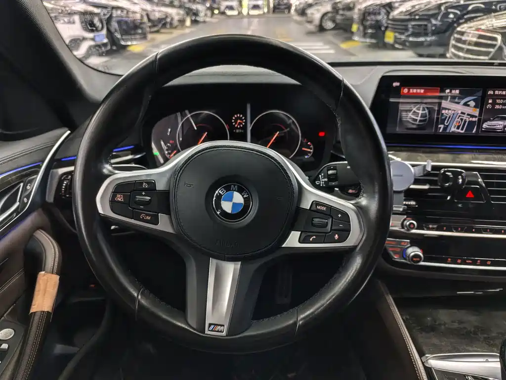BMW 5 Series — миниатюра 10