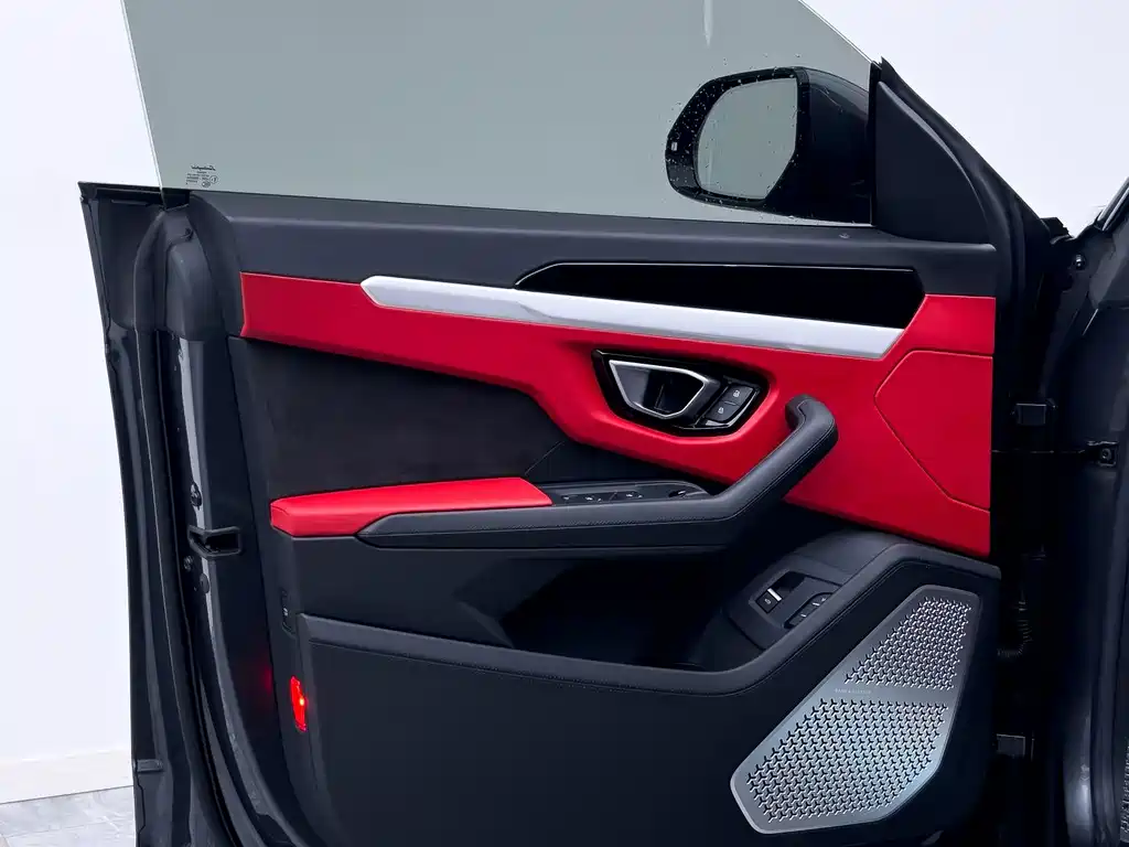 Lamborghini Urus — миниатюра 9