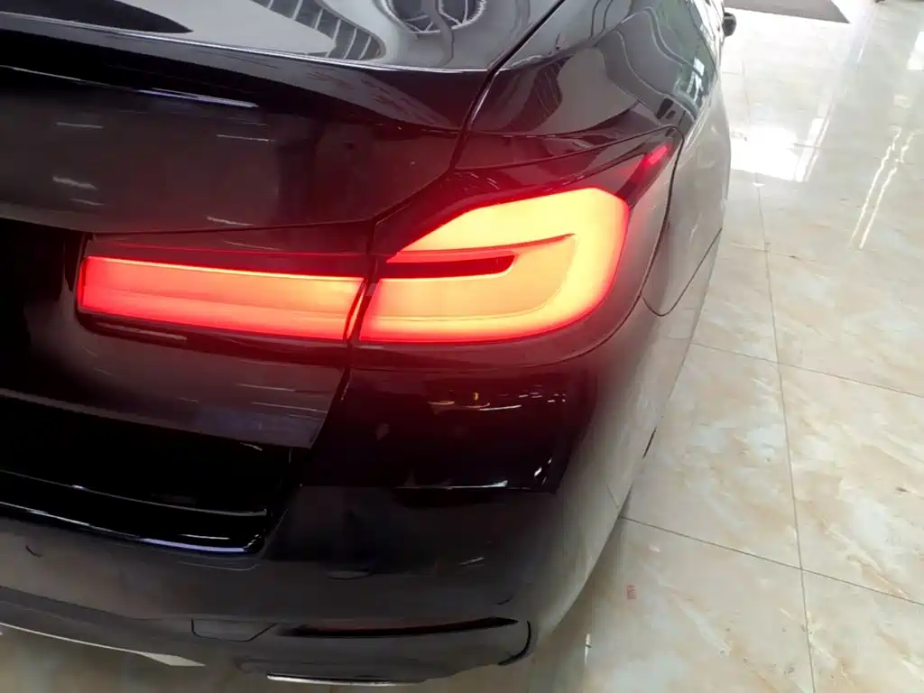 BMW 5 Series — миниатюра 8