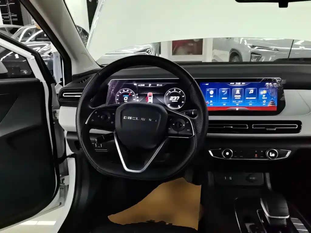 BAIC EU5 Plus — миниатюра 11