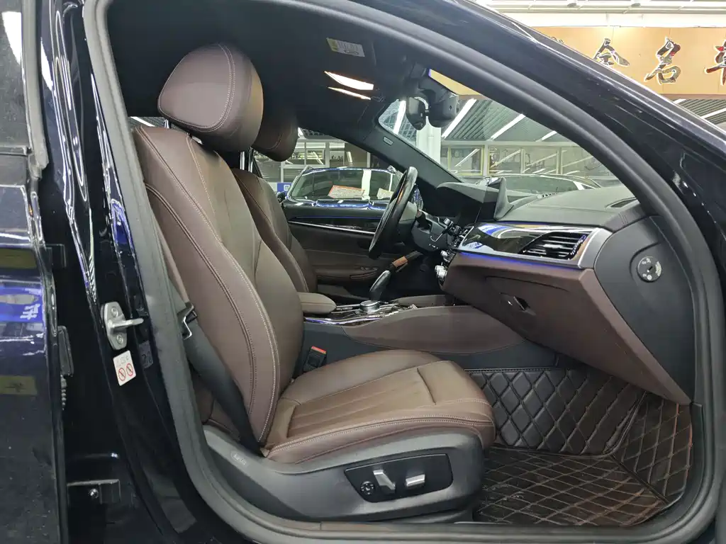 BMW 5 Series — миниатюра 7