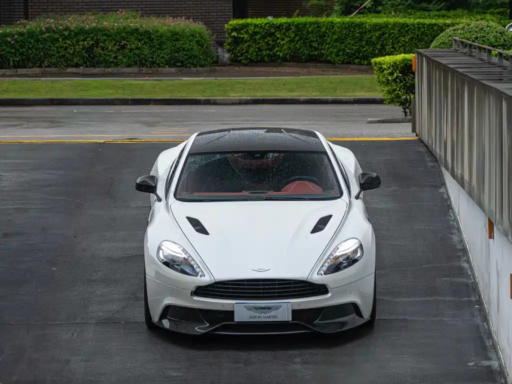 Aston Martin Vanquish — миниатюра 3