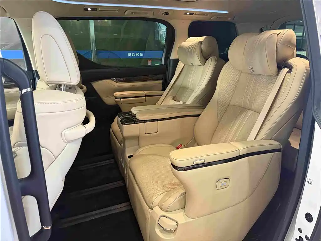 Toyota Vellfire 2023 2.5L HV Luxury