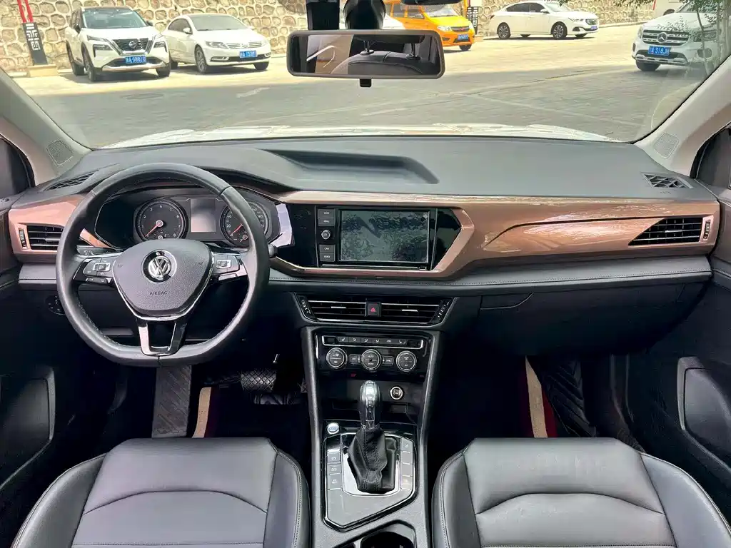 Volkswagen Tharu 2019 330TSI Luxury VI