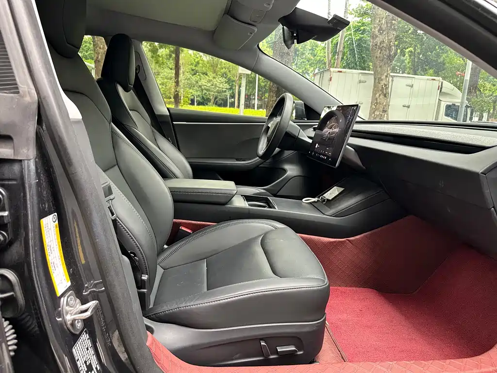 Tesla Model 3 — миниатюра 7