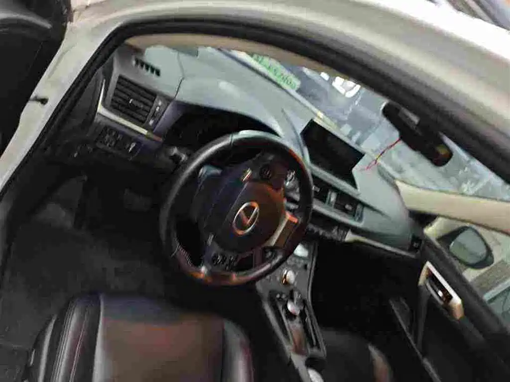 Lexus CT — миниатюра 7