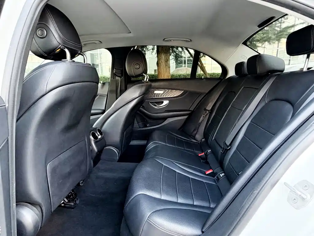 Mercedes-Benz C-Class — миниатюра 7