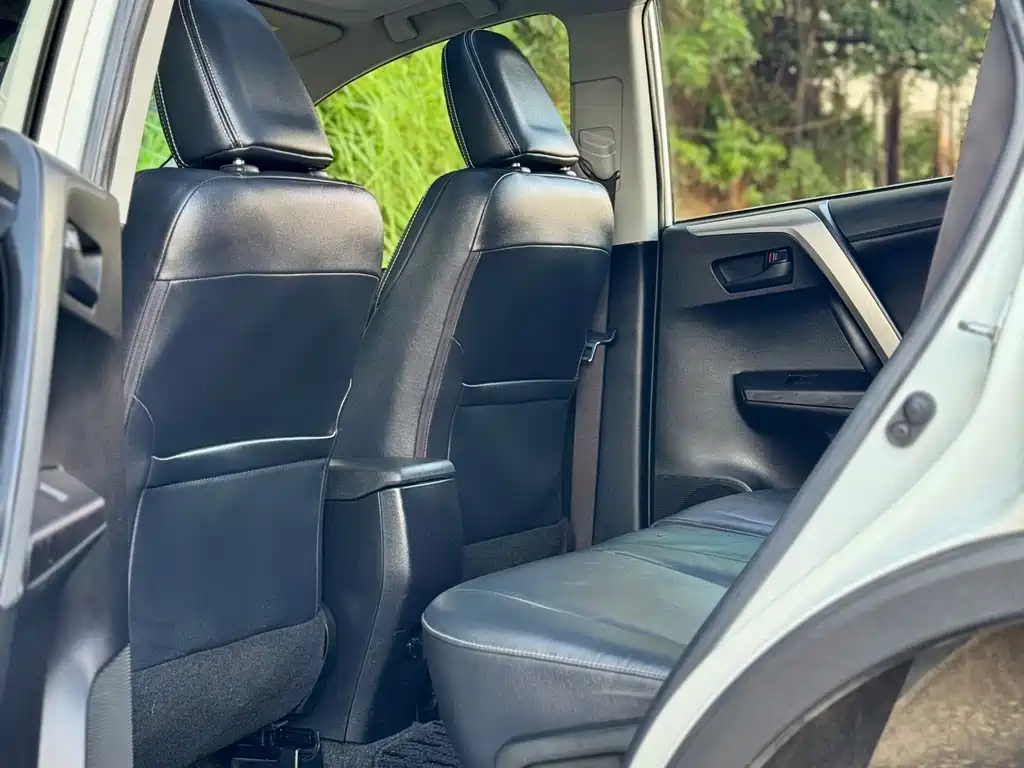 Toyota RAV4 — миниатюра 8