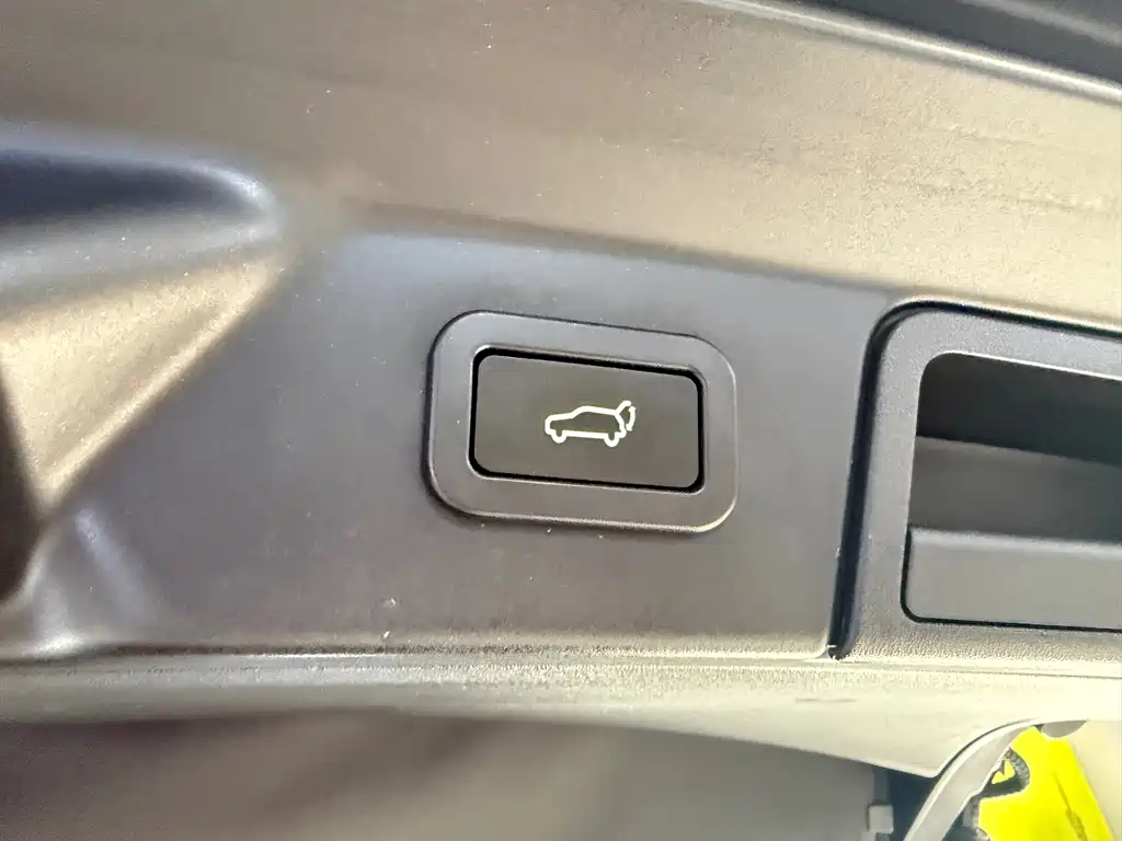 Land Rover Velar — миниатюра 11