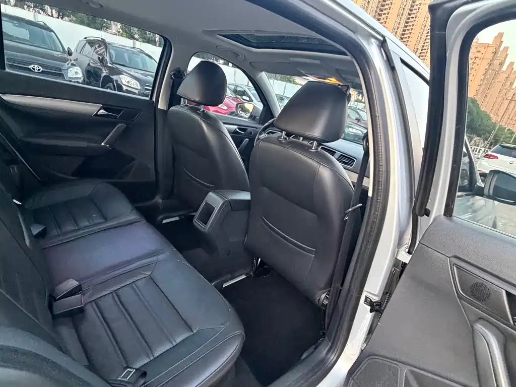 Volkswagen Lavida — миниатюра 9