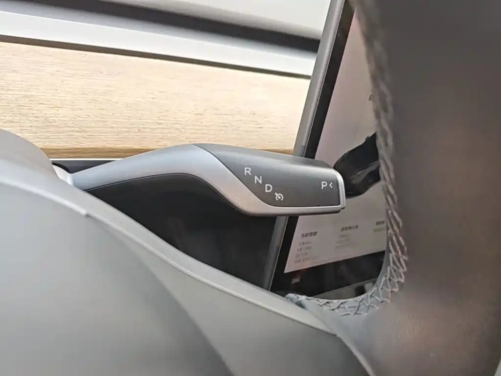 Tesla Model 3 — миниатюра 14
