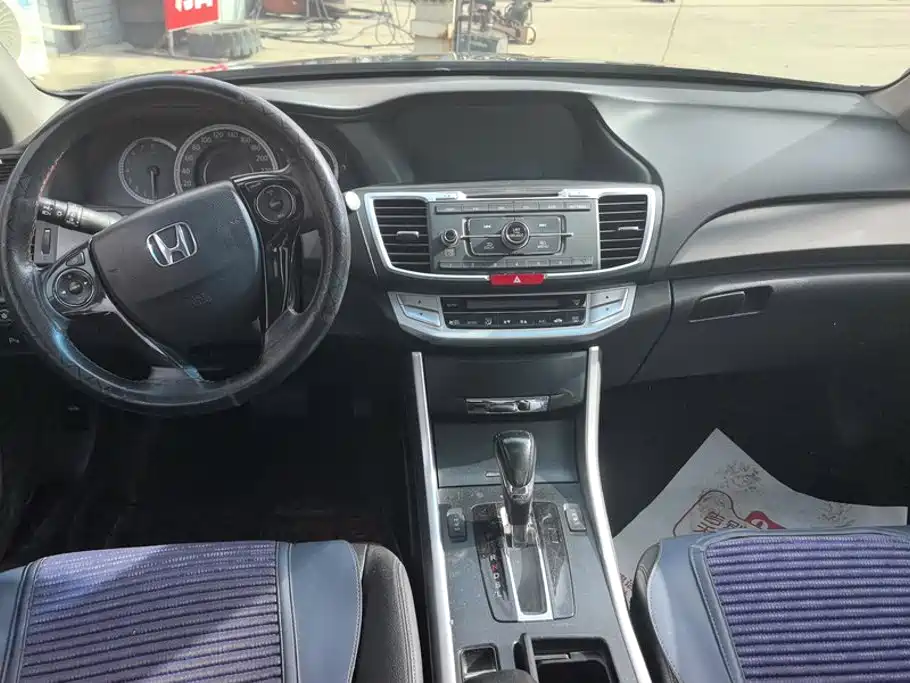 Honda Accord — миниатюра 12