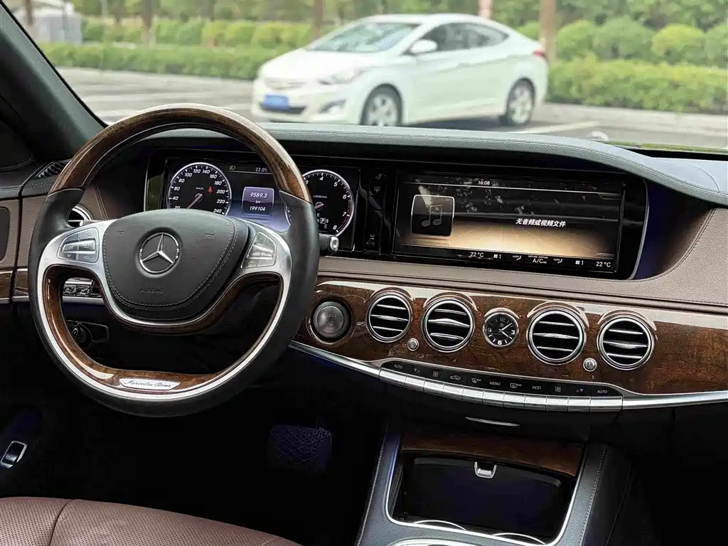 Mercedes-Benz S-Class — миниатюра 17