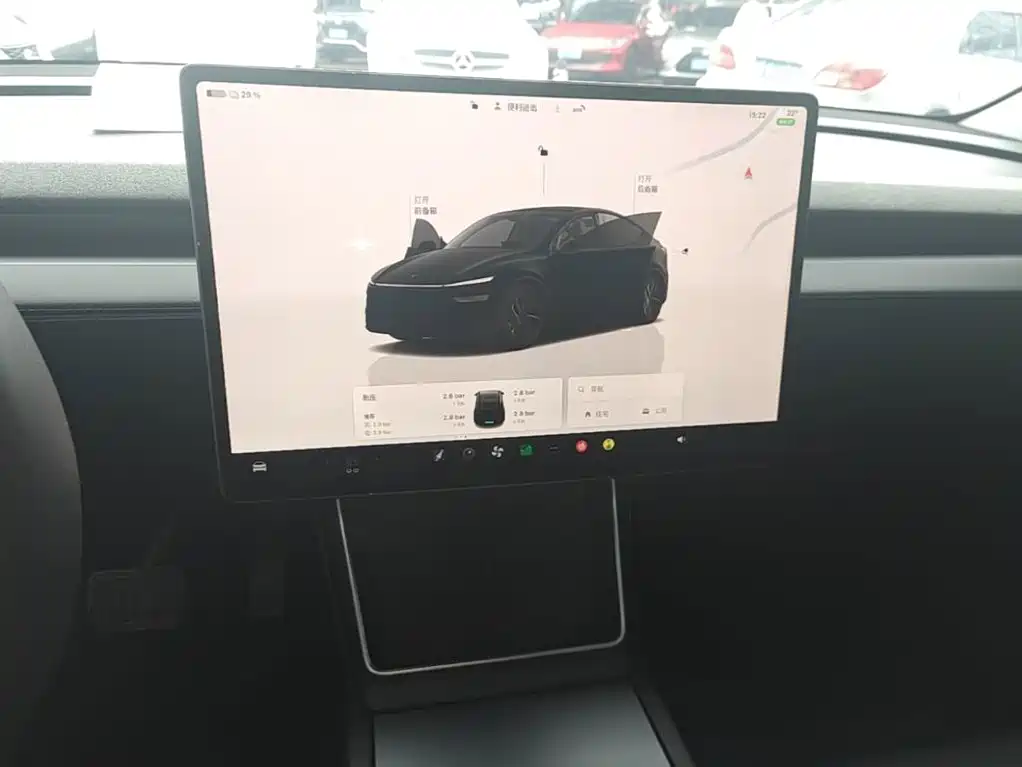Tesla Model Y — миниатюра 13