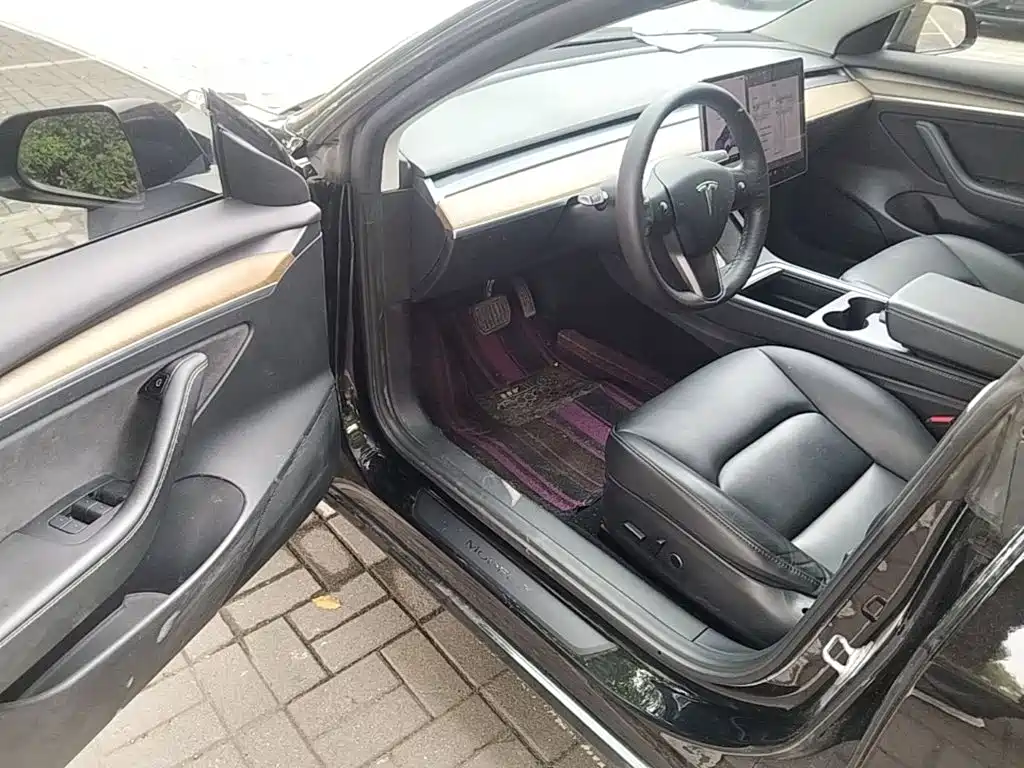 Tesla Model 3 — миниатюра 16
