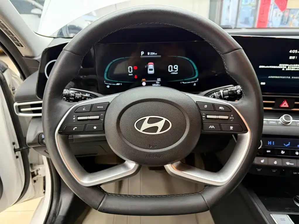 Hyundai Elantra — миниатюра 11