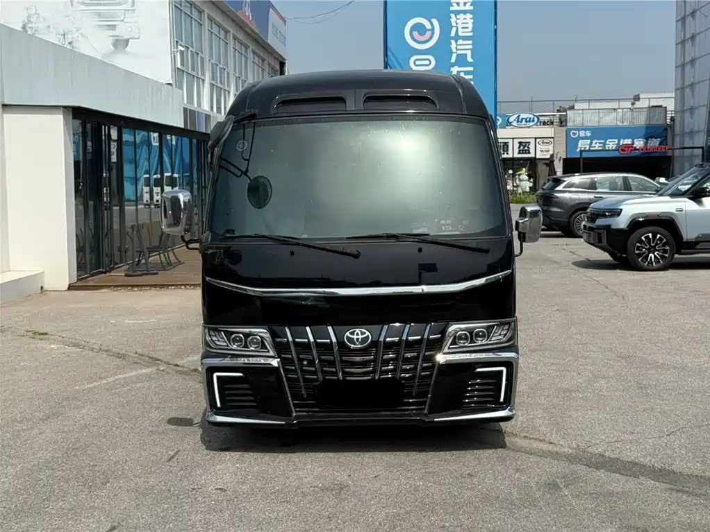 Toyota Coaster — миниатюра 5